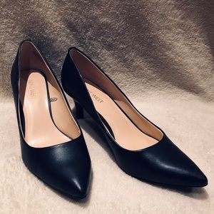 Nine West navy blue pumps - size 8